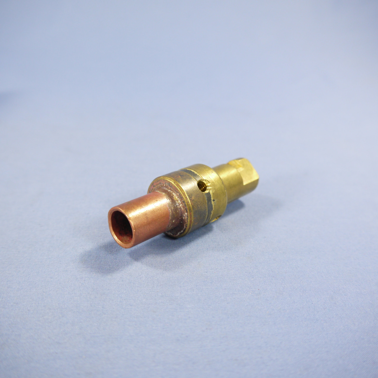Fiche Cam Leviton Série 16 - Mâle 300A 600V - À Sertir 16D27-B - NOS