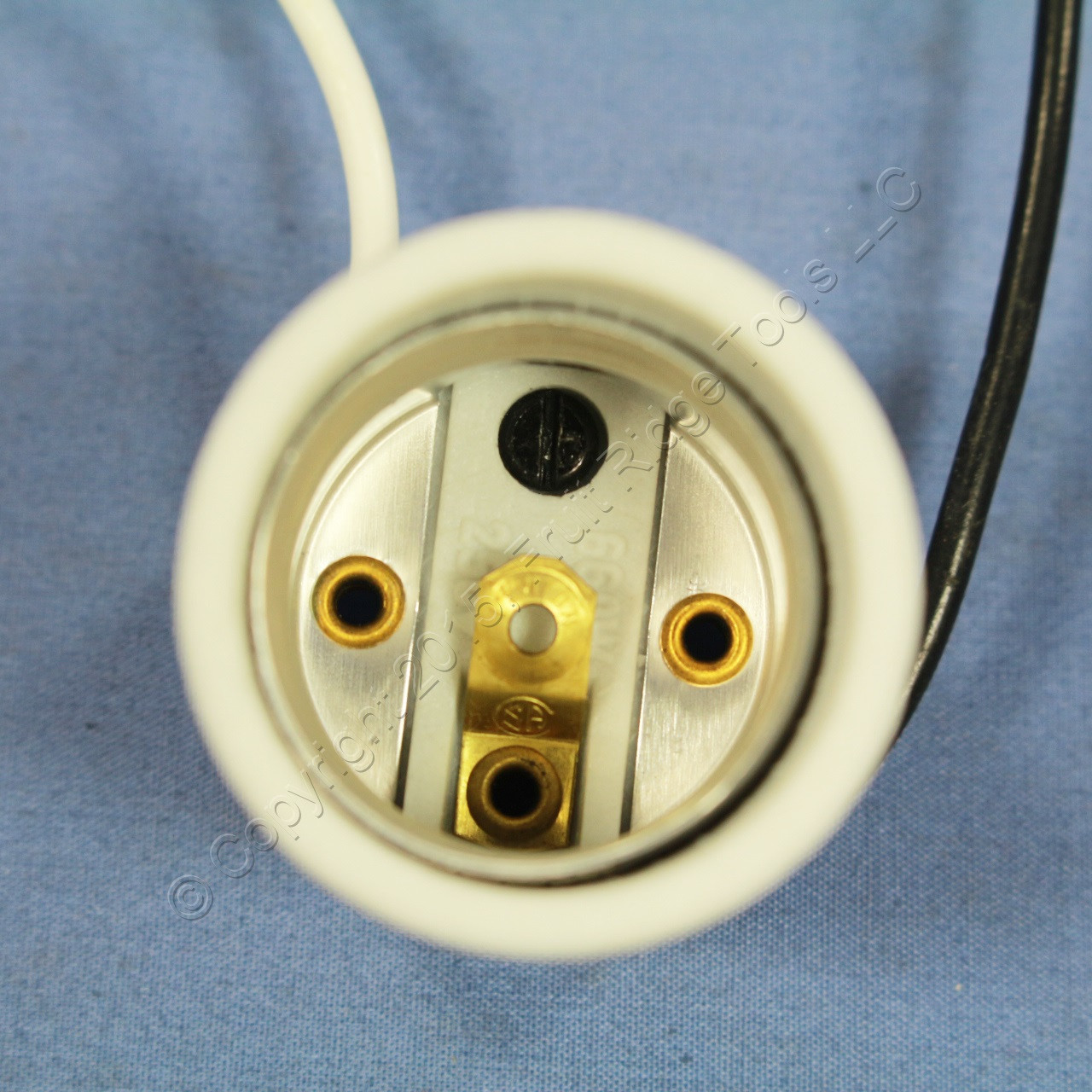 🏠 Shop Leviton Porcelain incandescent Lamp Holder 90° Bracket Light