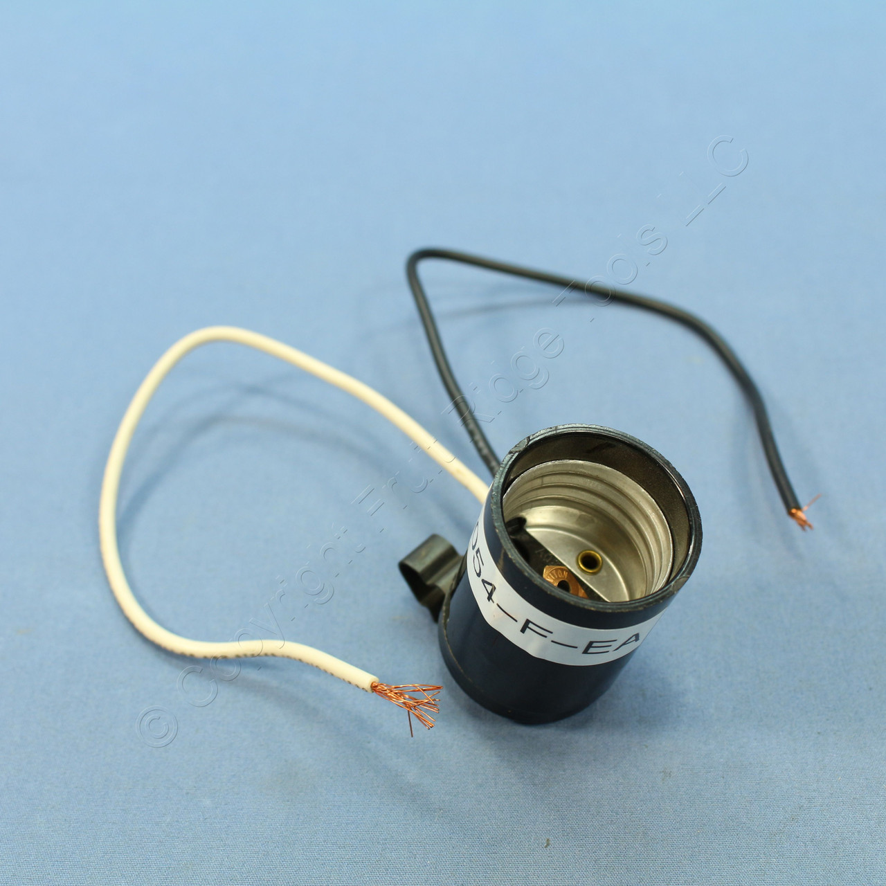 Leviton Phenolic Lamp Holder Light Socket Hickey E26 Medium Base 660W 2054-1C 