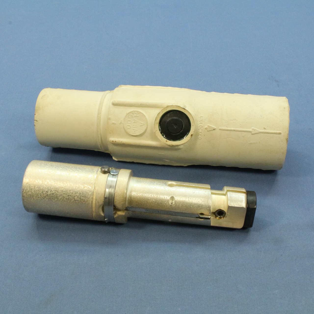 🏠 Leviton White 22 Series Male Latching Ball Nose CamType Connector