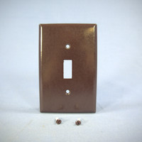 Eagle Brown Thermoset Mid-Size 1-Gang Toggle Switch Cover Wallplate Switchplate 2034B