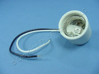 Leviton Porcelain Light Socket Lamp Holder Keyless Medium E26 660W 250V 70036-10