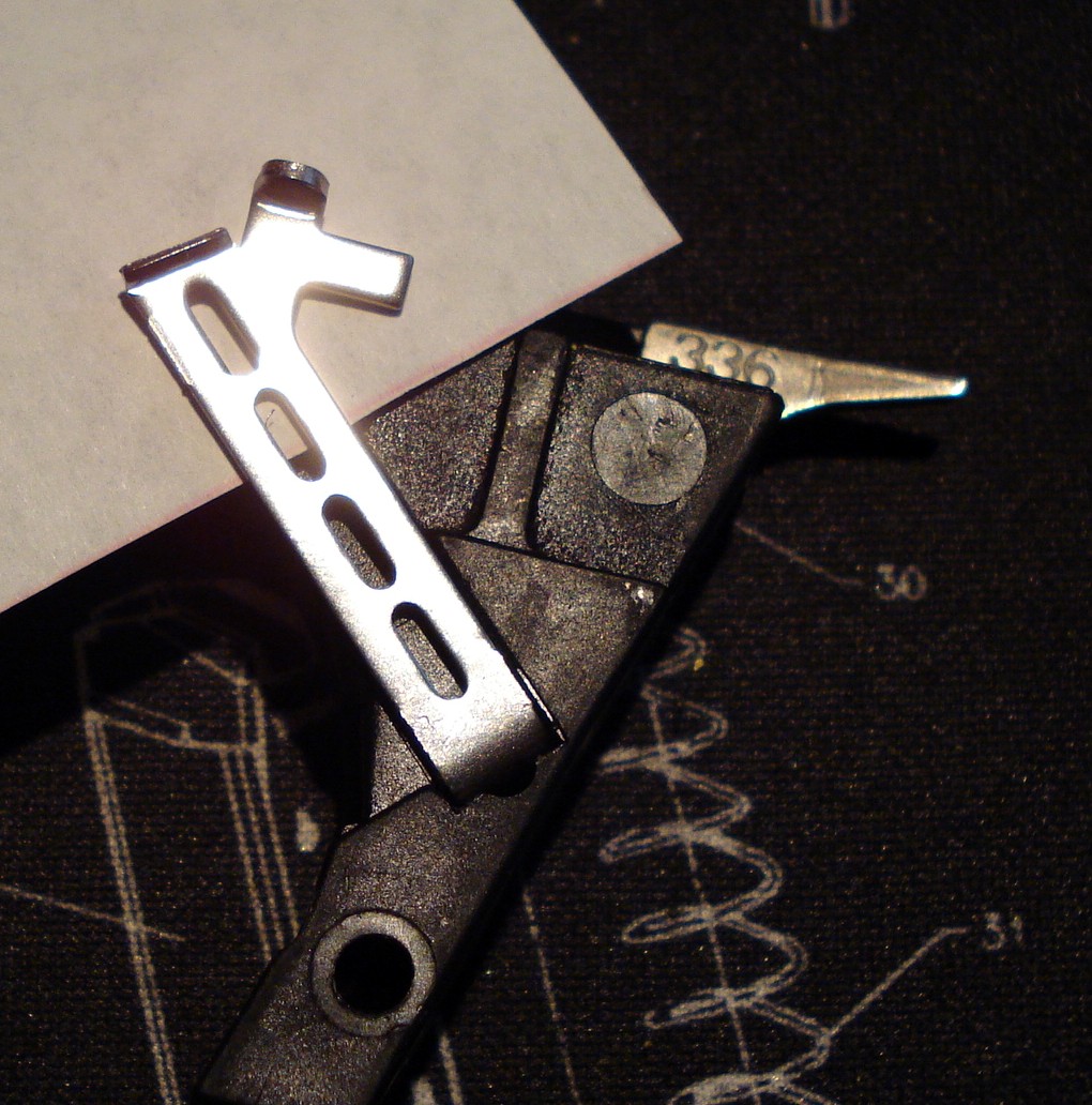 -Checking the bend angle with a sheet of paper- -Checking the bend angle with a sheet of paper-