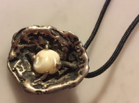 STERLING SILVER CLAM SHELL PENDANT WITH NATURAL PEARL