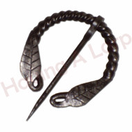 Leaf decorated cloak pin, used as fastener for cloaks and capes and can also be attached just for decoration.

Ideal for adding that final, decorative, touch to your cloak or making sure a shawl stays firmly closed on cold nights.