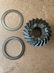 Mercury 3 Liter 200-225-250-300 HP Gear 21 teeth 828695 Lower unit LH Counter