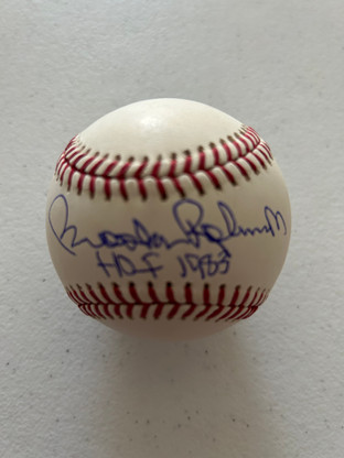 Official Major League baseball signed by Brooks Robinson and includes his HOF 1983 inscription. It comes with his #5 hologram and certificate of authenticity.
