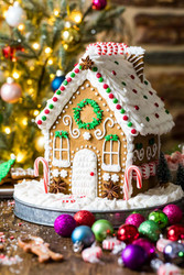 Gingerbread House              12/18      6:30-8:30pm