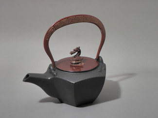 Gourd type Kotetsubin - Red Dragon & Thunder - 160ml/cc - Small Iron Teapot Kettle