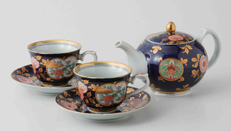[Premium] Imari Porcelain : Old Imari design - Tea pot & 2 tea cups Set w Box