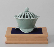 [Value] Arita Celadon Porcelain Cencer : Flower - Incense Burner Holder w Base