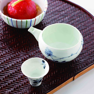 Sake Pot & 2 Cups Set : Wild Flower - Japanese Hasami Porcelain