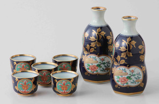 Imari Porcelain : 2 Sake Pot & 5 Cups Set : Old Imari Design Gold Kinsai Pattern