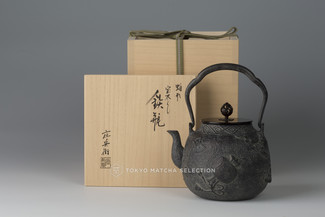 Takaoka Tetsubin - Iron Kettle Teapot : Collection of Treasures