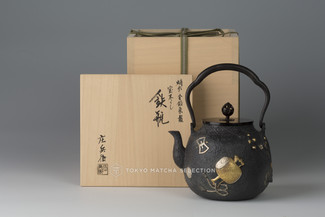Takaoka Tetsubin - Iron Kettle Teapot : Collection of Treasures with gold and silver inlay