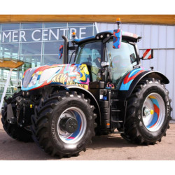 Britains 43392 New Holland T7.300 60th Anniversary Tractor 1:32 Diecast Model