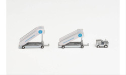 Herpa Wings 571890  Pan Am Historic Passenger Stairs (2) & Tractor (1:200)