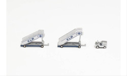 Herpa Wings 571883  KLM Historic Passenger Stairs (2) & Tractor (1:200)