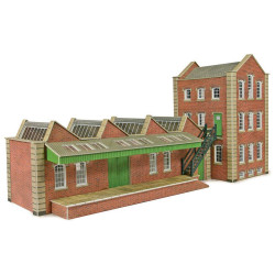 Metcalfe PO283 Small Factory Red Brick Industrial Buildings OO Gauge Card Kit