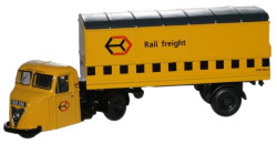 Oxford Diecast 76RAB009 Scammell Scarab Van Trailer Railfreight Yellow OO Gauge