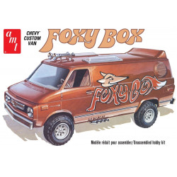 AMT 1265 1975 Chevy Van Foxy Box 1:25 Model Kit