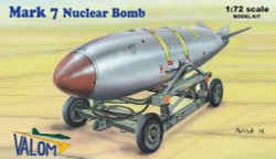 Valom 72127 U.S. Mark 7 Nuclear Bomb, including cart 1:72 Aircraft Model Kit
