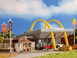 Vollmer 47766 McDonald's with McCafe and Accessories Kit N Gauge