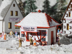Vollmer 47625 Bratwurst-Maxe Kiosk in Snow Kit N Gauge
