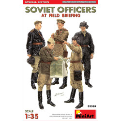 Miniart Soviet Officers at Field Briefing - Special Ed 1:35 WWII Model Kit