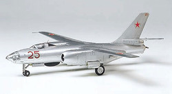 TAMIYA Aircraft Kit 1:100 61601 Ilyushin II-28 Beagle