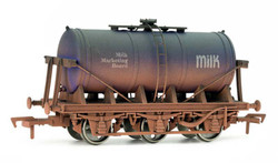 Dapol 6 Wheel Milk Tank MWB Weathered OO Gauge DA4F-031-006