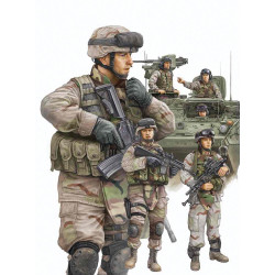 Trumpeter 424 Modern US Army Armour Crewman & Infantry 1:35 Model Kit