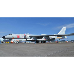 Trumpeter 3930 Xian H-6K Strategic Bomber 1:144 Model Kit