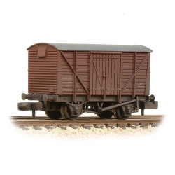 Graham Farish 373-701C BR 12T Ventilated Van Planked Sides BR Bauxite (Early) [W]