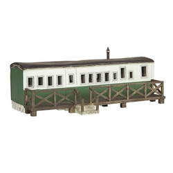 Bachmann Scenecraft 44-0150G Holiday Coach Green and White OO Gauge