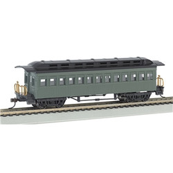 Bachmann USA 1860 - 1880 Coach - Painted, Unlettered - Green HO Gauge 13405