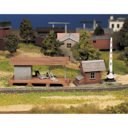 Bachmann USA Loading Platform & Crossing Shanty O Gauge 45977