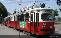 Arnold HN2602 Tram Duewag GT6, one front light, red/white livery "Wien", ep. IV-V N Gauge