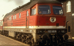 Arnold HN2599 DR, diesel locomotive 132 483-9, red with grey/silver roof, ep. IV N Gauge