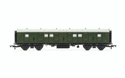 Hornby R60090 SR Luggage Van 2467 - Era 3 OO Gauge