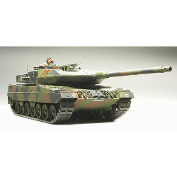 TAMIYA 35271 Leopard 2 A6 Main Battle Tank 1:35 Military Model Kit