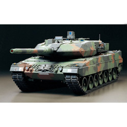 TAMIYA RC Leopard 2 A6 Tank with Option Kit 1:16 Assembly Kit 56020