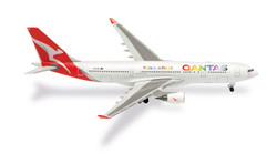 Herpa Airbus A330-200 Qantas VH-EBL Pride is in the Air 1:500 HA537148