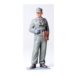 TAMIYA 36301 Wehrmacht Tank Crewman 1:16 Military Model Kit Figures