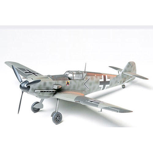 タミヤ1/48「メッサーシュミット」完成品 1/48メッサーシュミットBf109 G-6・キューベルワーゲン82型