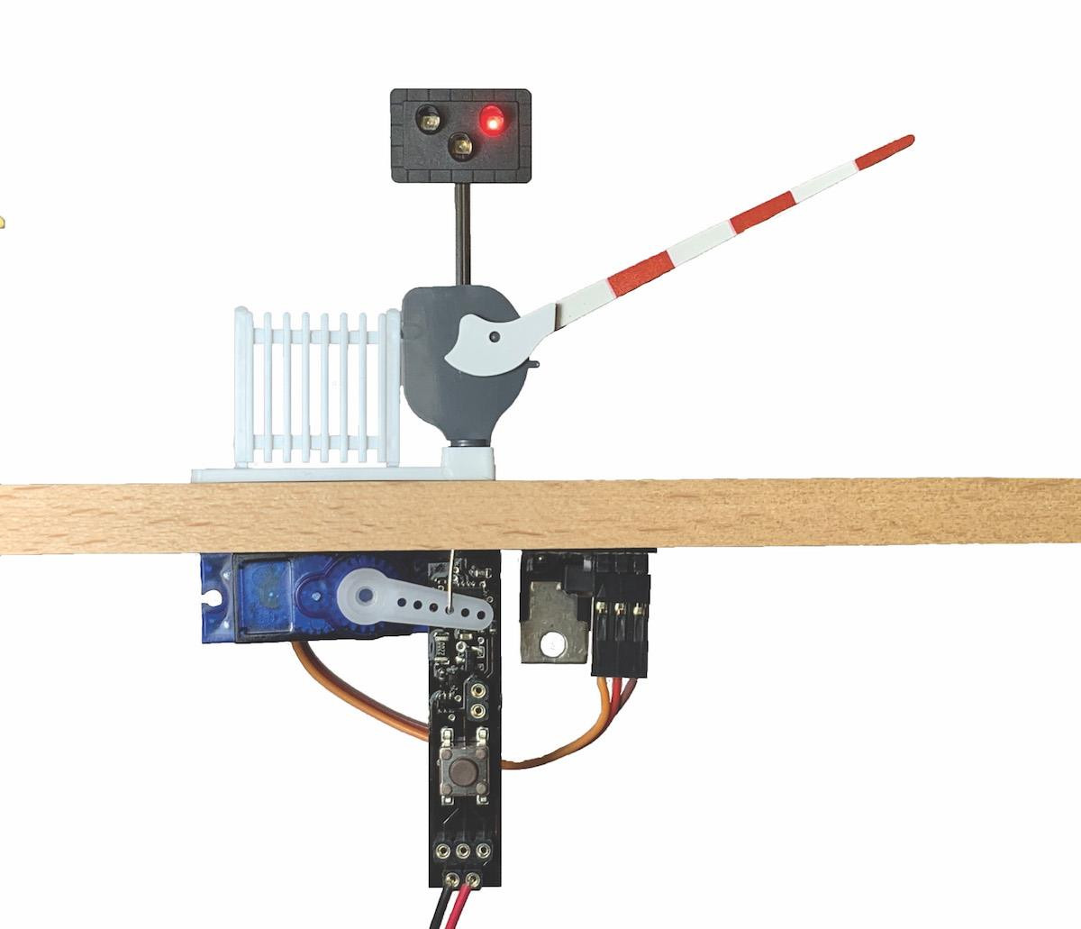 Train Tech Servo Starter Pack w/Controller & 9g Micro Servo Multi Scale