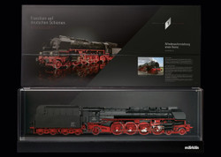 Marklin Presentation Display Case for BR08 Locomotive MN365401 1 Gauge