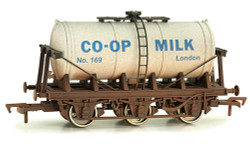 Dapol 6 Wheel Milk Tank Co-op 167 Weathered DA4F-031-130 OO Gauge