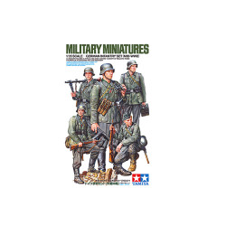 TAMIYA German Infantry Set (Mid WWII) 1:35  Plastic Model Kit 35371