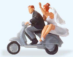 Preiser 28150 Wedding Couple on Vespa Figure HO